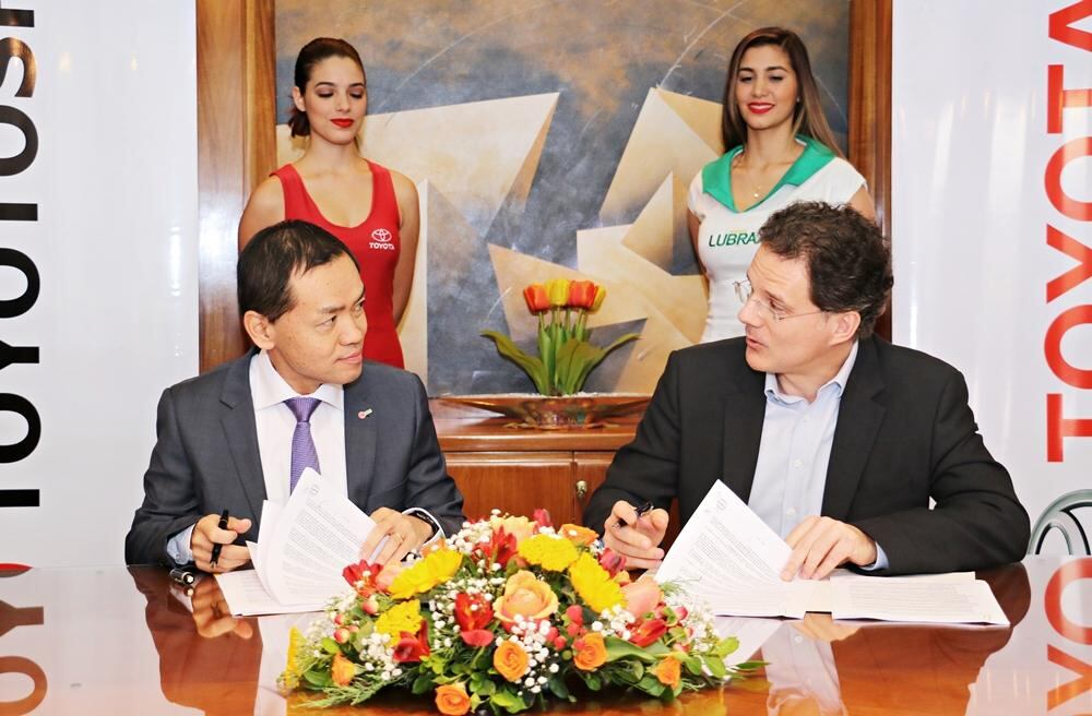 Marcelo Toyotoshi y Regis Sawitzki firmaron un acuerdo.