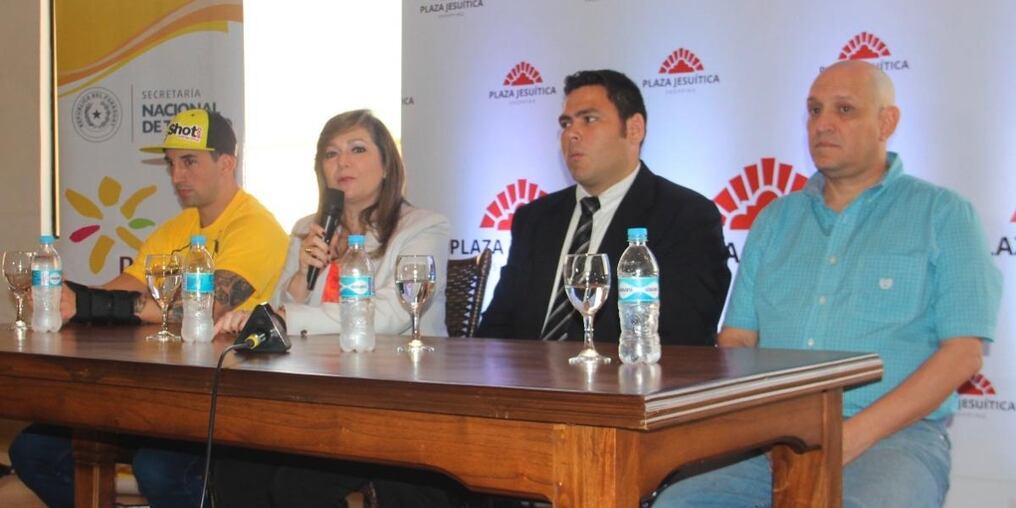 Joss Candia, Marcela Bacigalupo, Ricardo Deggeller y Milciades Fretes dan detalles del evento.