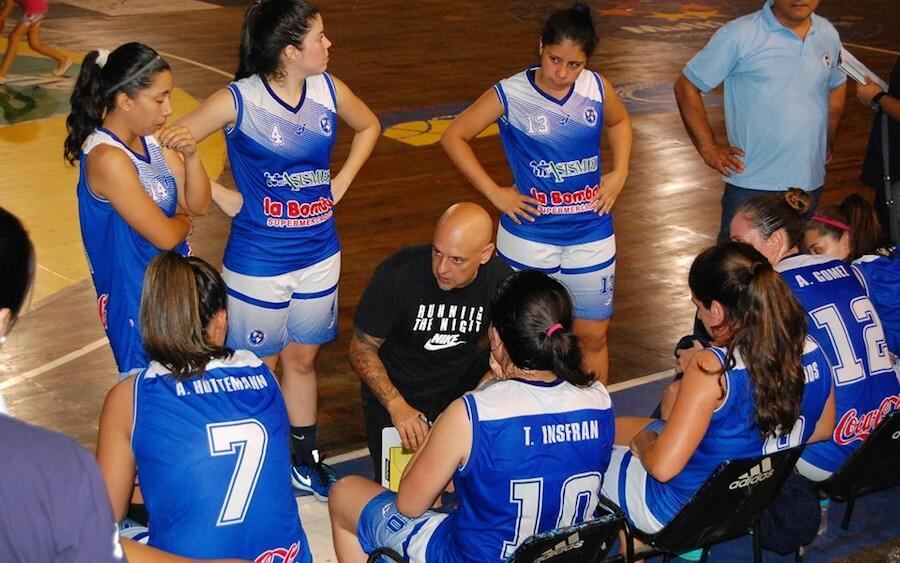 Sol de Ame?rica, definirá el título del básquetbol femenino ante Libertad.