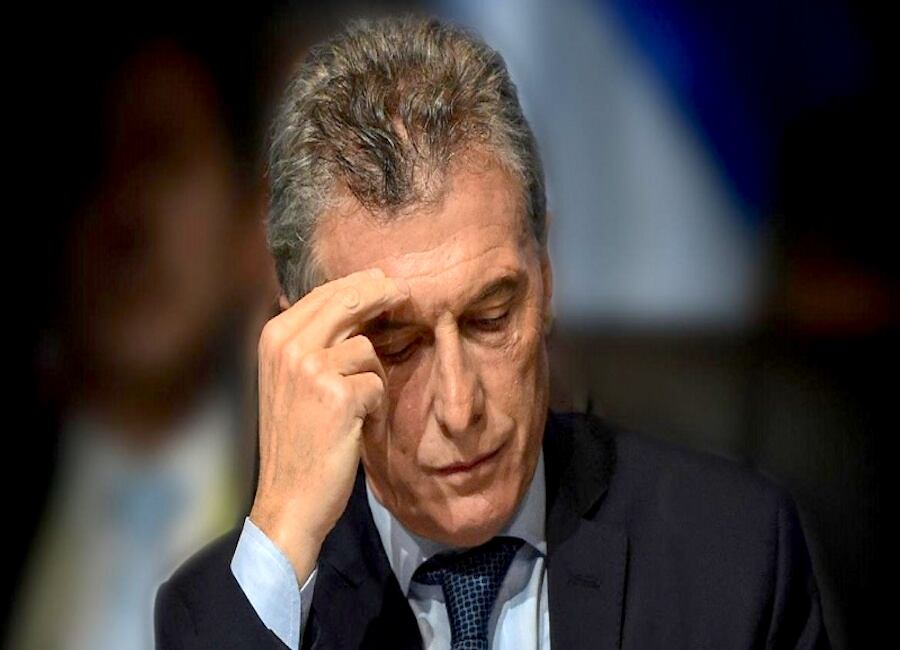 Macri anuncia reducción de ministerios y más impuestos ante crisis en Argentina