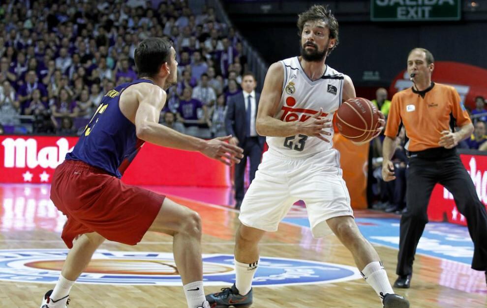 El Real Madrid pudo superar un mal inicio y se llevó el segundo punto ante el Barça.