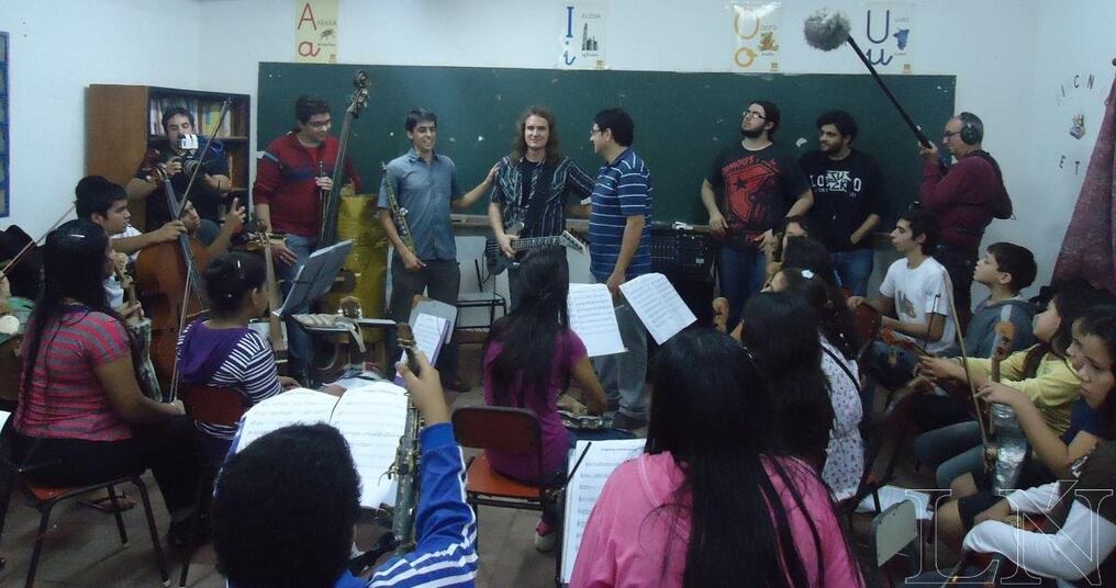 En mayo del 2013, el bajista de Megadeth, David Ellefson, visitó a la orquesta en Cateura.