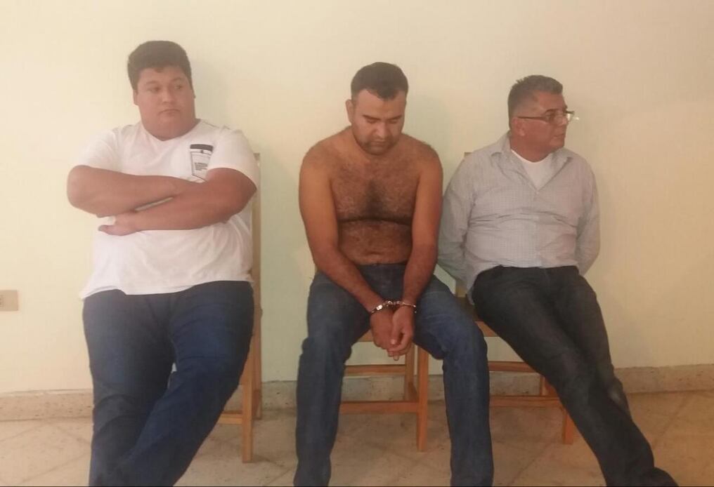 Los detenidos son tres mexicanos que estaban en el momento del allanamiento. Foto: SENAD. 
