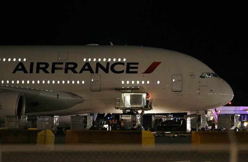 "Los aviones fueron objeto de amenazas anónimas tras sus respectivos despegues", explicó Air France en un comunicado.