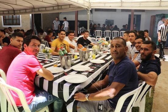 Los experimentados Da Silva, Riveros, Bareiro, Luis Cardozo, además de Viera, Sanabria y Bogarín.FOTO:NÉSTOR SOTO
