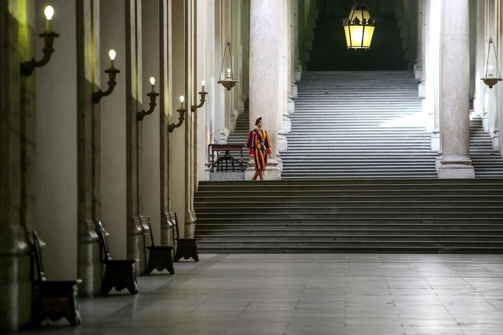 Las puertas del Vaticano son amplias. El papa Francisco tiende desde allí las manos a los divorciados vueltos a casar, pero las cierra para el matrimonio gay.