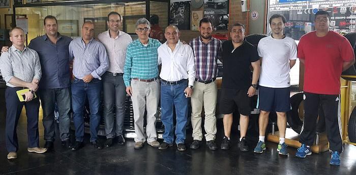 Dr. Pineda, Dr. Gabriáguez, Dr. Ramírez, Román, Inostroza y Guimaraes, junto a dirigentes de la selección.