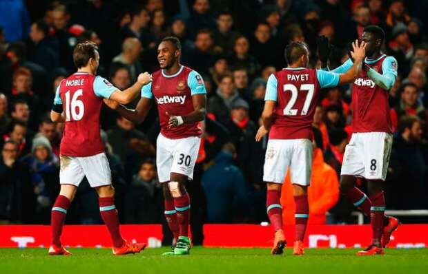 Jugadores del West Ham festejan la clasificación a semis de la Copa Inglesa.
