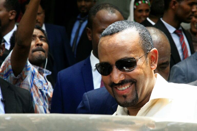 El primer ministro de Etiopía, Abiy Ahmed, se marcha de una reunión con la delegación de la Alianza de
la Libertad y el Cambio.