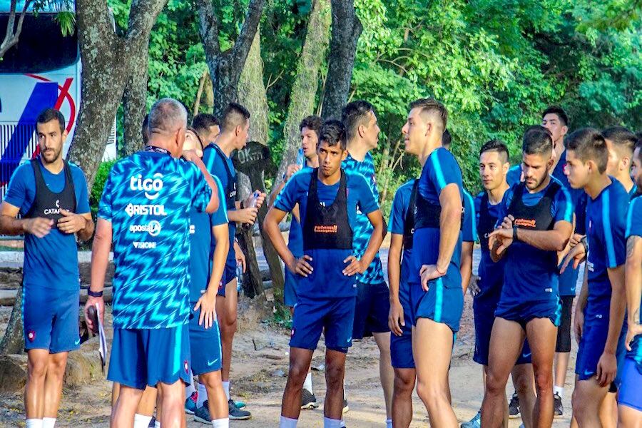 Jugadores del Ciclón activaron en el Jardín Botánico.FOTO:CLUB CERRO PORTEÑO