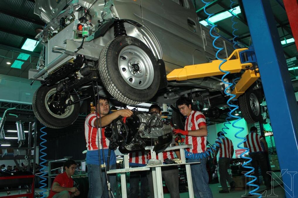 La empresa ensambla su línea de utilitarios para el mercado paraguayo.