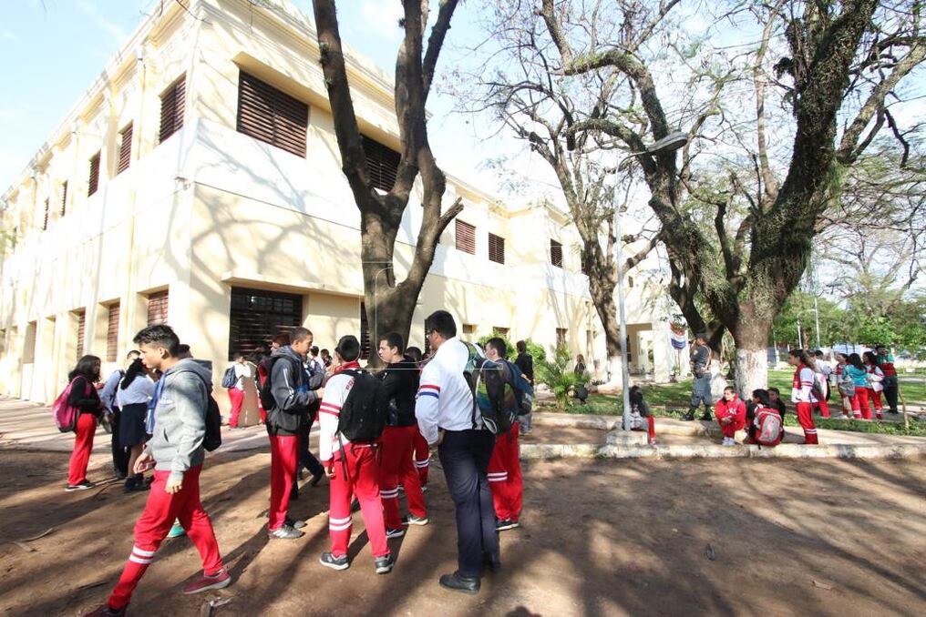 Alumnos levantan medida tras acuerdo. Foto: Pánfilo Leguizamón.