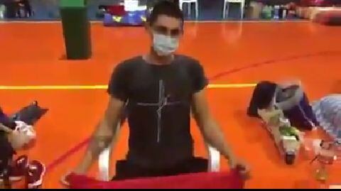 El joven se expone hasta a 20 años de cárcel por otros hechos como asalto y tentativa de homicidio, también será procesado por incumplir la cuarentena obligatoria. Foto: Captura de pantalla