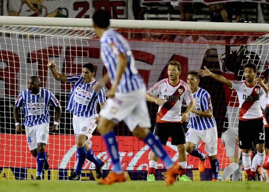 Godoy Cruz sorprendió a River con gol de Diego Viera en el torneo argentino