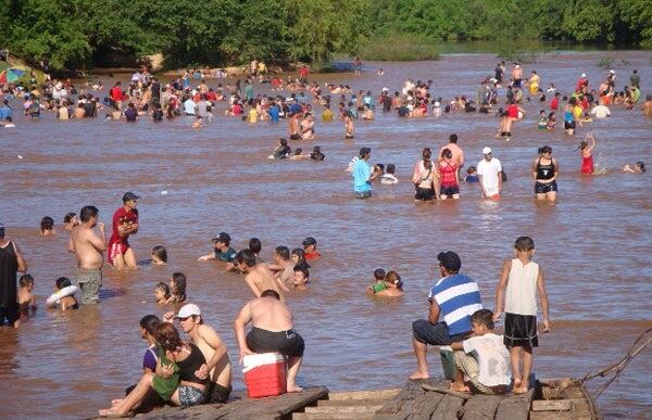Tras el ingreso a piscinas o balnearios públicos, son comunes las infecciones genitales. Foto: ilustrativa.