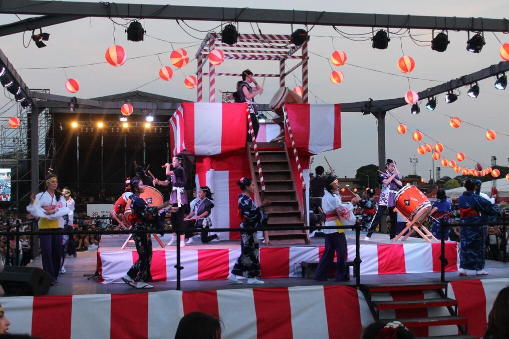 El festival ofreció música y arte con diversos shows artísticos, entre los que se destacaron la presencia de todos los grupos de taiko o tambor japonés existentes en Paraguay.