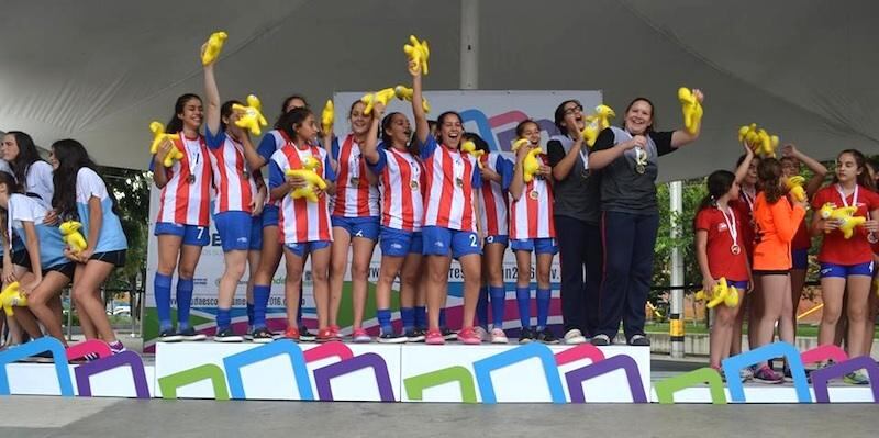 Una gratificante costumbre adoptada por los paraguayos, celebrar en lo más alto del podio.