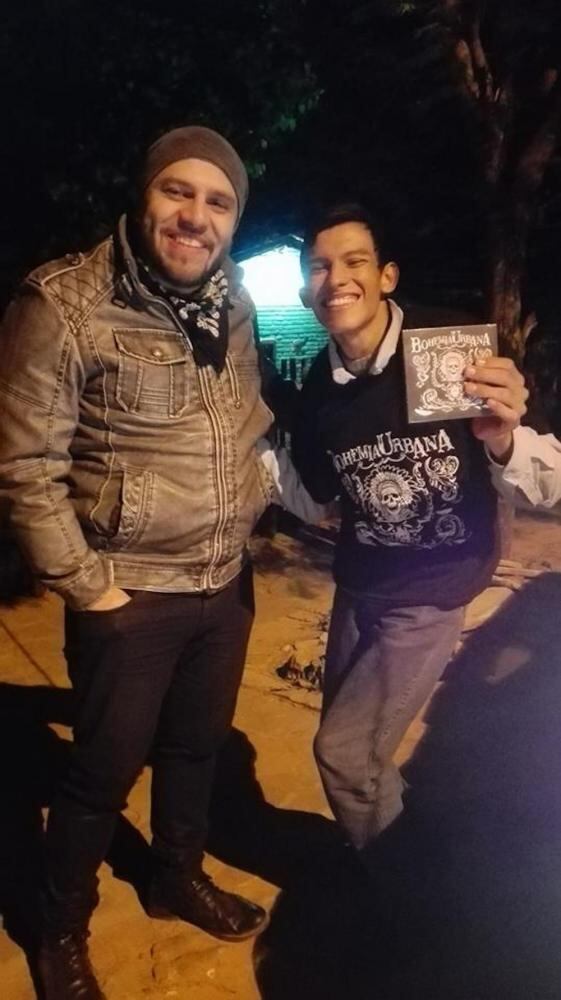Jaime Zacher se emocionó por hacer feliz con tan poco a un fan. Foto: Facebook.