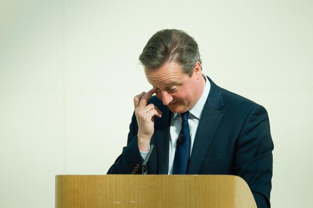 Cameron se vio salpicado por el escándalo de Panamá, cuando se desubrió que había tenido acciones en un fondo de inversiones creado en las Bahamas por su padre. Foto: LEON NEAL / POOL / AFP