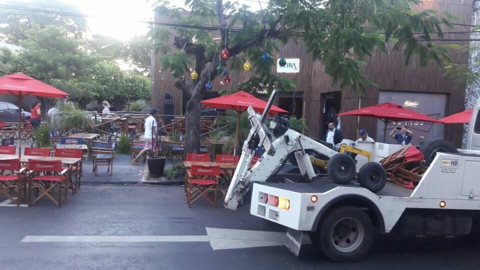 La Municipalidad de Asunción intervino el sábado en la zona de la calle Senador Long para despejar el espacio público.