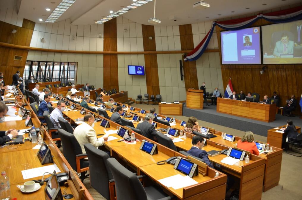 Los senadores se sometieron a pruebas luego de dar positivo al coronavirus la senadora Bajac. Foto: Archivo