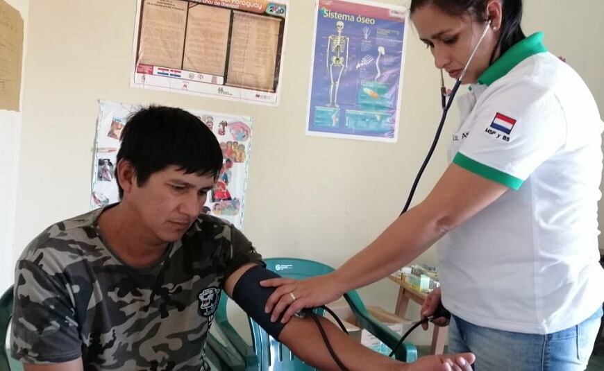 El equipo del Puesto de Salud de Bahía Negra está conformado por 3 profesionales médicos, una odontóloga y licenciados en enfermería y obstetricia. Foto: Gentileza.