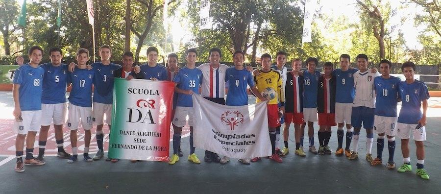 Los chicos de OOEE y el Dante dieron una gran muestra de amistad e inclusión. Foto: Prensa OOEEPy