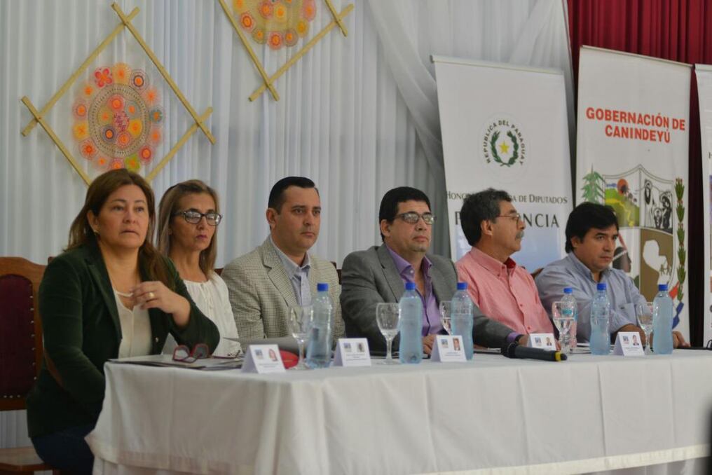 El titular de Diputados, Hugo Velázquez, y otros diputados estuvieron ayer en Canindeyú.