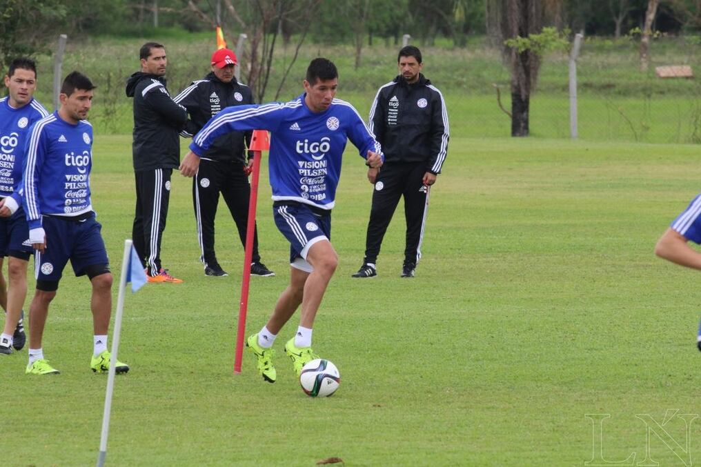 Ahora que se fueron los Díaz, ¿será que el Topo volverá a la Albirroja?. Foto: Agustín Acosta.