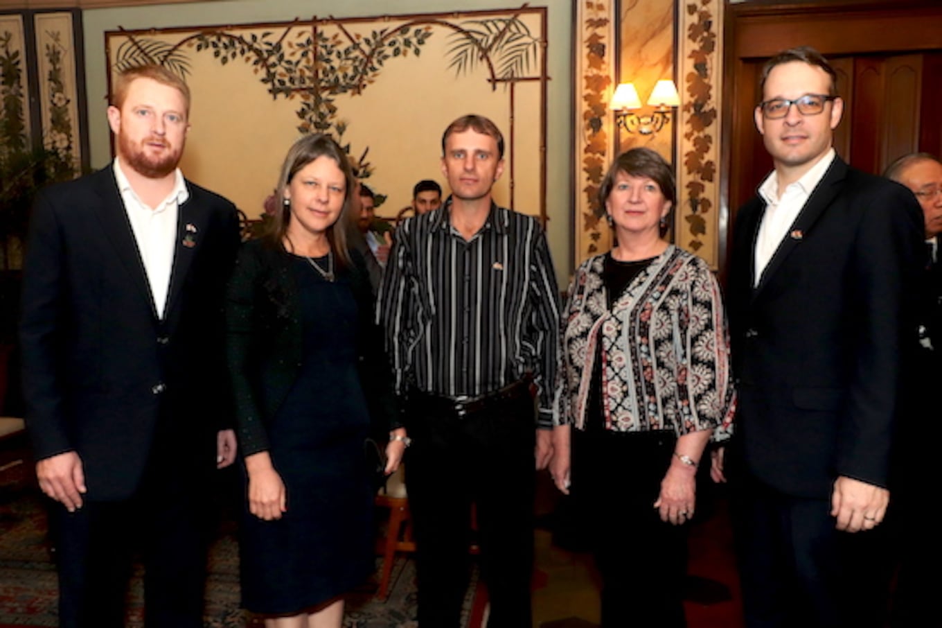 Jerry Sawatzky, Paula Wiebe, Welander Giesbrecht, Hedy Hiebert y Patrick Friesen.