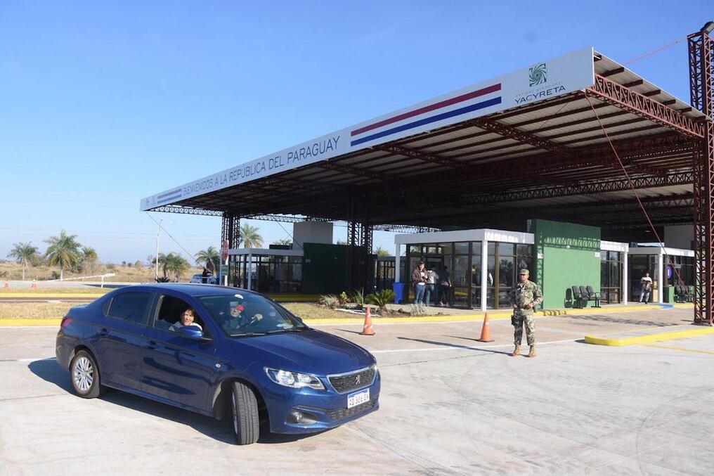 Cierre del paso de 08:30 a 12:30 horas, a solicitud del Departamento Técnico de la EBY. Foto: Gentileza