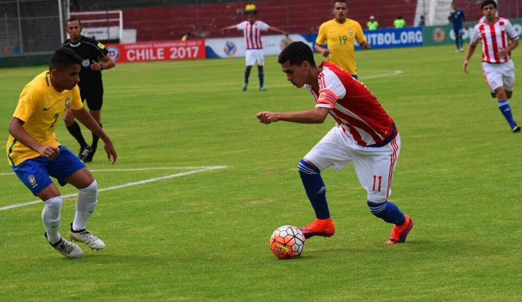 Jesús Medina fue el único que mostró rebeldía ante Brasil y sus dos goles evitaron un papelón.