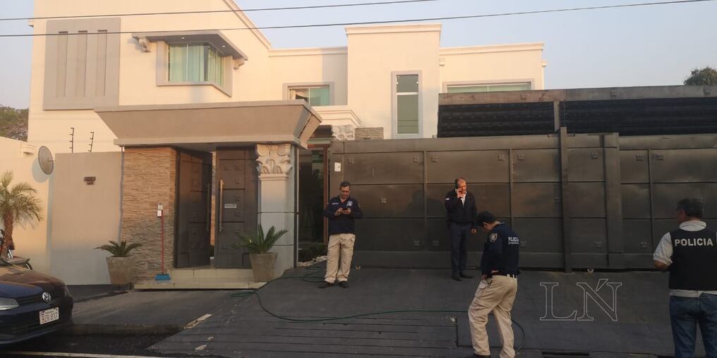 Fachada de la residencia allanada en Trinidad. Foto: Angélica Giménez
