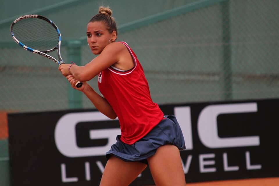 La tenista paraguaya Camila Giangreco cayó en la final de dobles del ITF de Santa Cruz, y ahora afrontará en nuestro país su último torneo del año, el Women's ITF del COP. FOTO: Fb Camila Giangreco