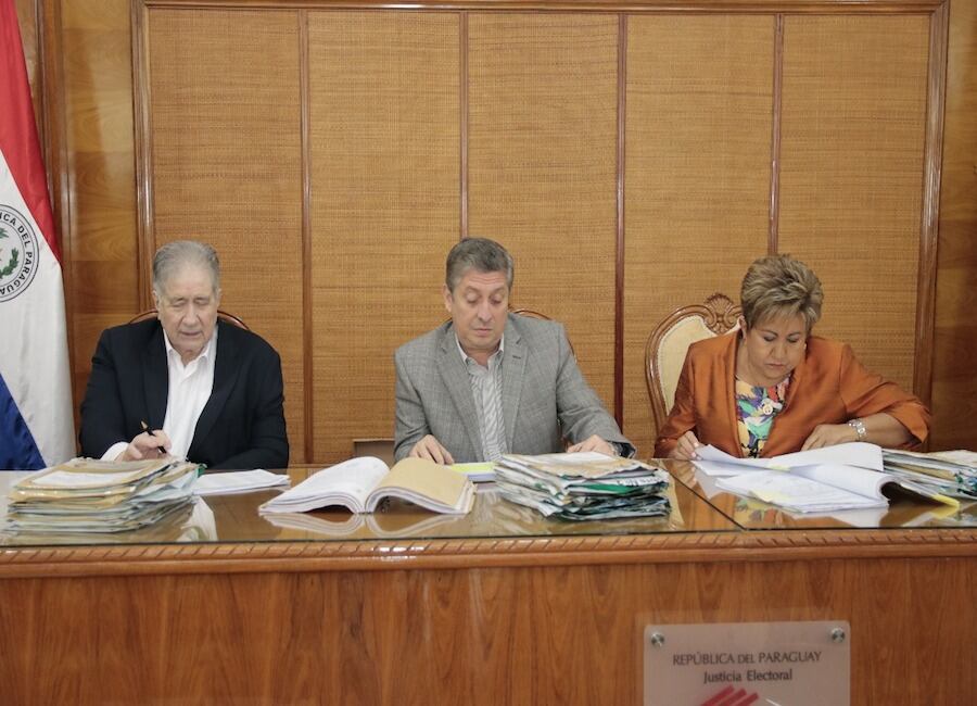 Los ministros de la Justicia Electoral se salvaron de un juicio político. (Archivo LN)