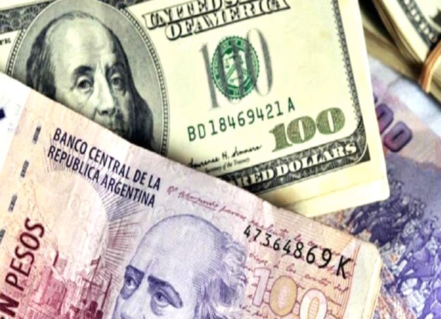 La moneda argentina se depreció 2,47% este martes, a 58,66 pesos por dólar, y la Bolsa de Buenos Aires perdió 4,74%.