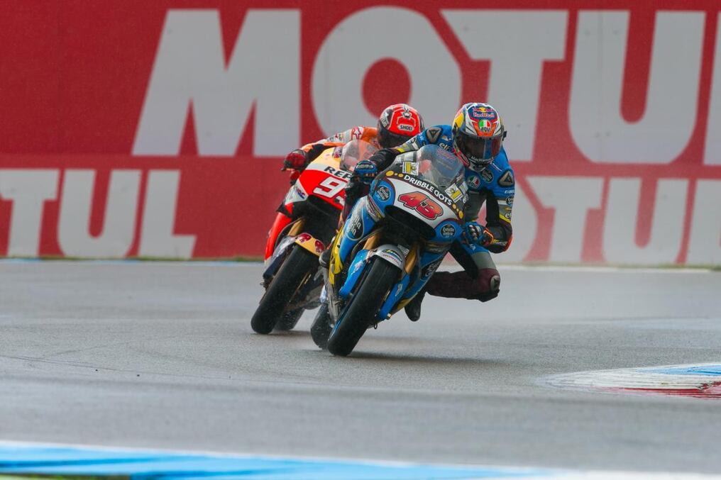 Jack Miller venció a Marc Márquez en Assen y bajo lluvia.