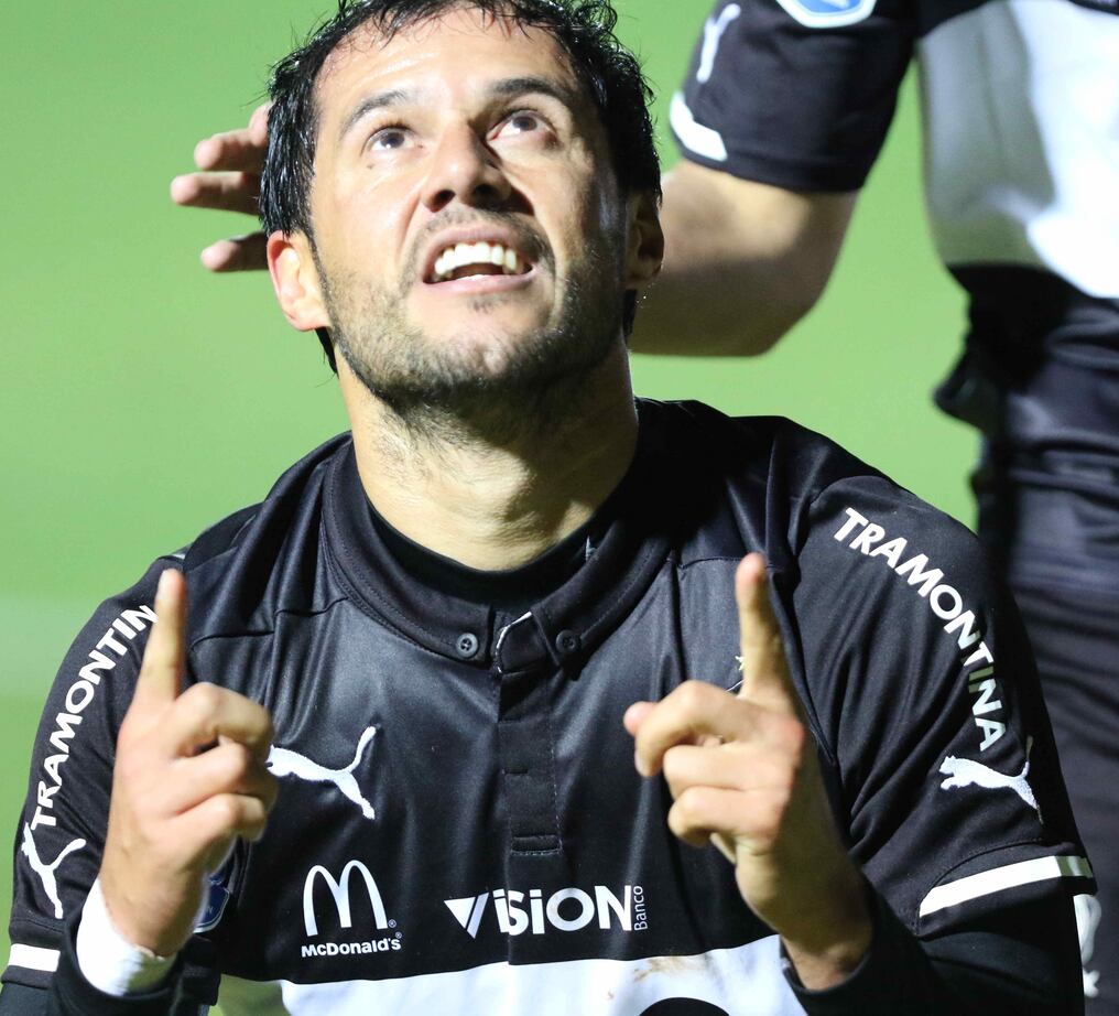 Olimpia necesita de los goles de Fredy Bareiro.