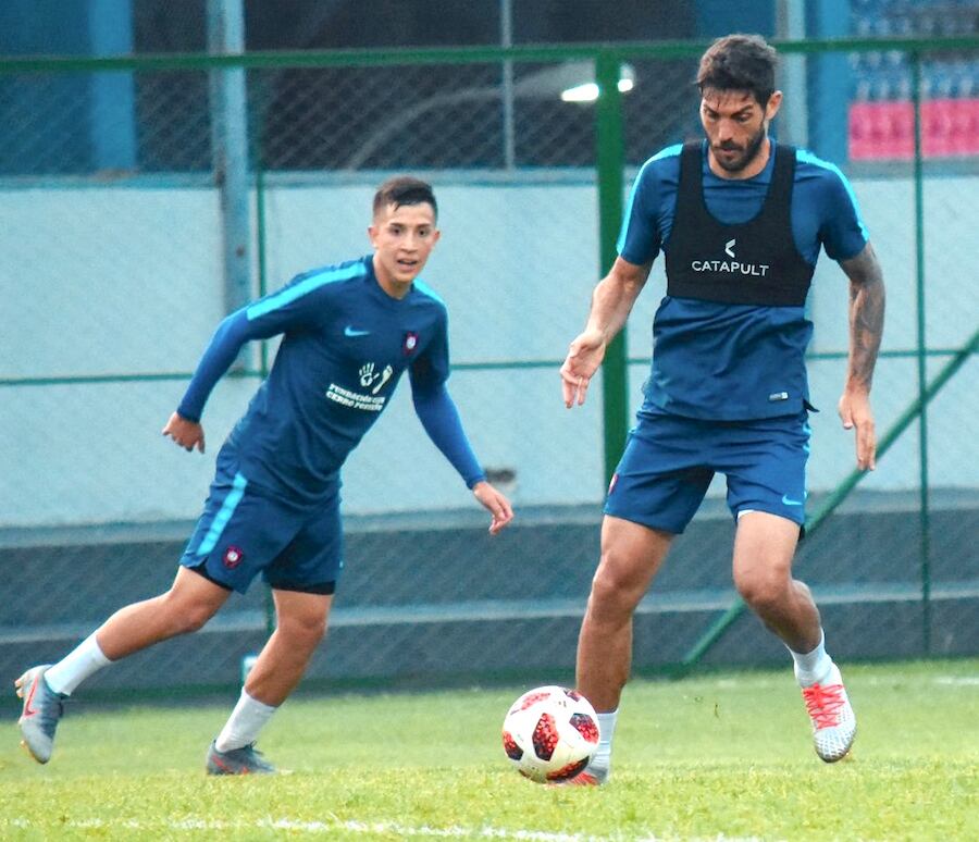 Joaquín Larrivey, delantero que podría estar en el once para el duelo ante los santos.FOTO:@CCP1912OFICIAL