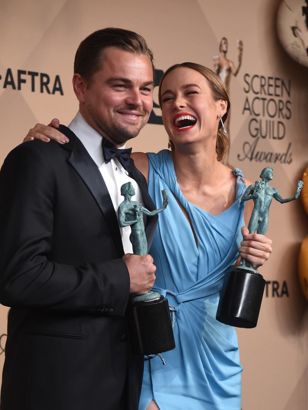 Leonardo Dicaprio y Brie Larson, en la 22 gala de los Screen Actors Guild Awards Foto: AFP / FREDERIC J. BROWN