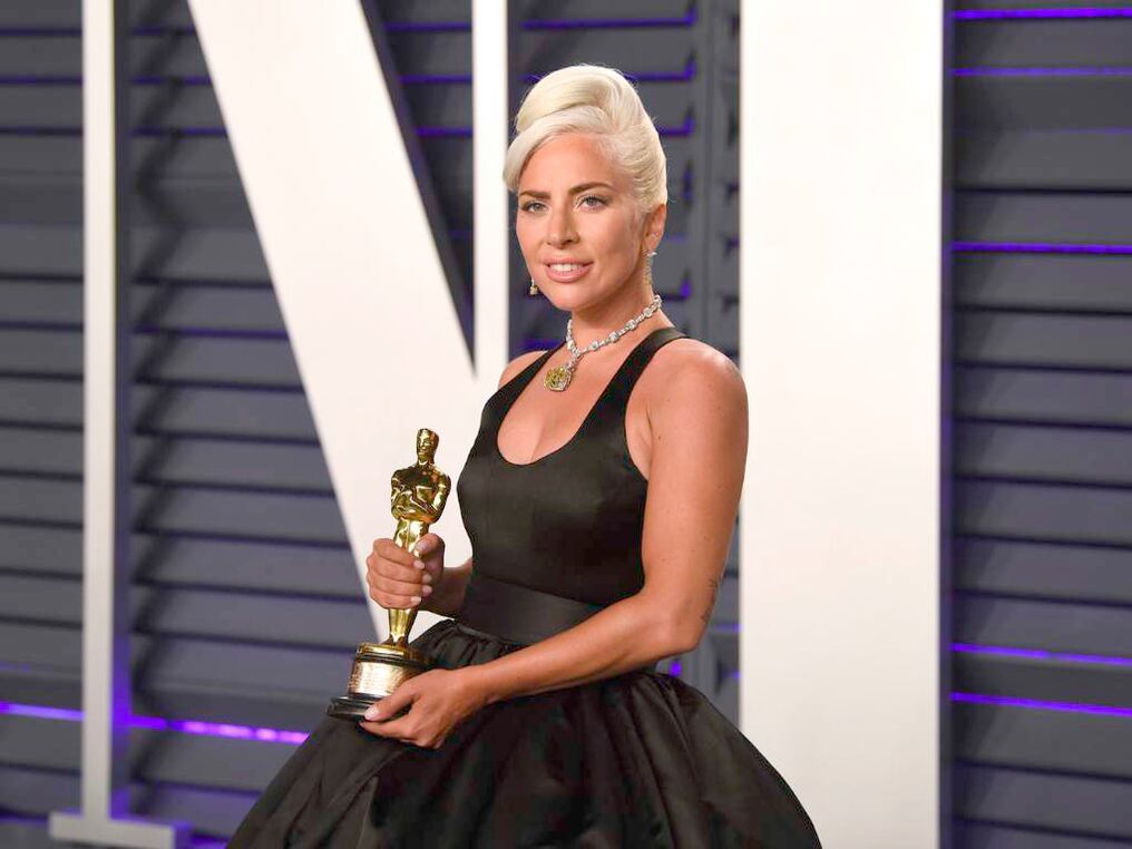 Hoy por hoy triunfa también en el cine, con el remake de “Nace una estrella” se llevó hasta un Oscar a su casa por su tema “Shallow”.