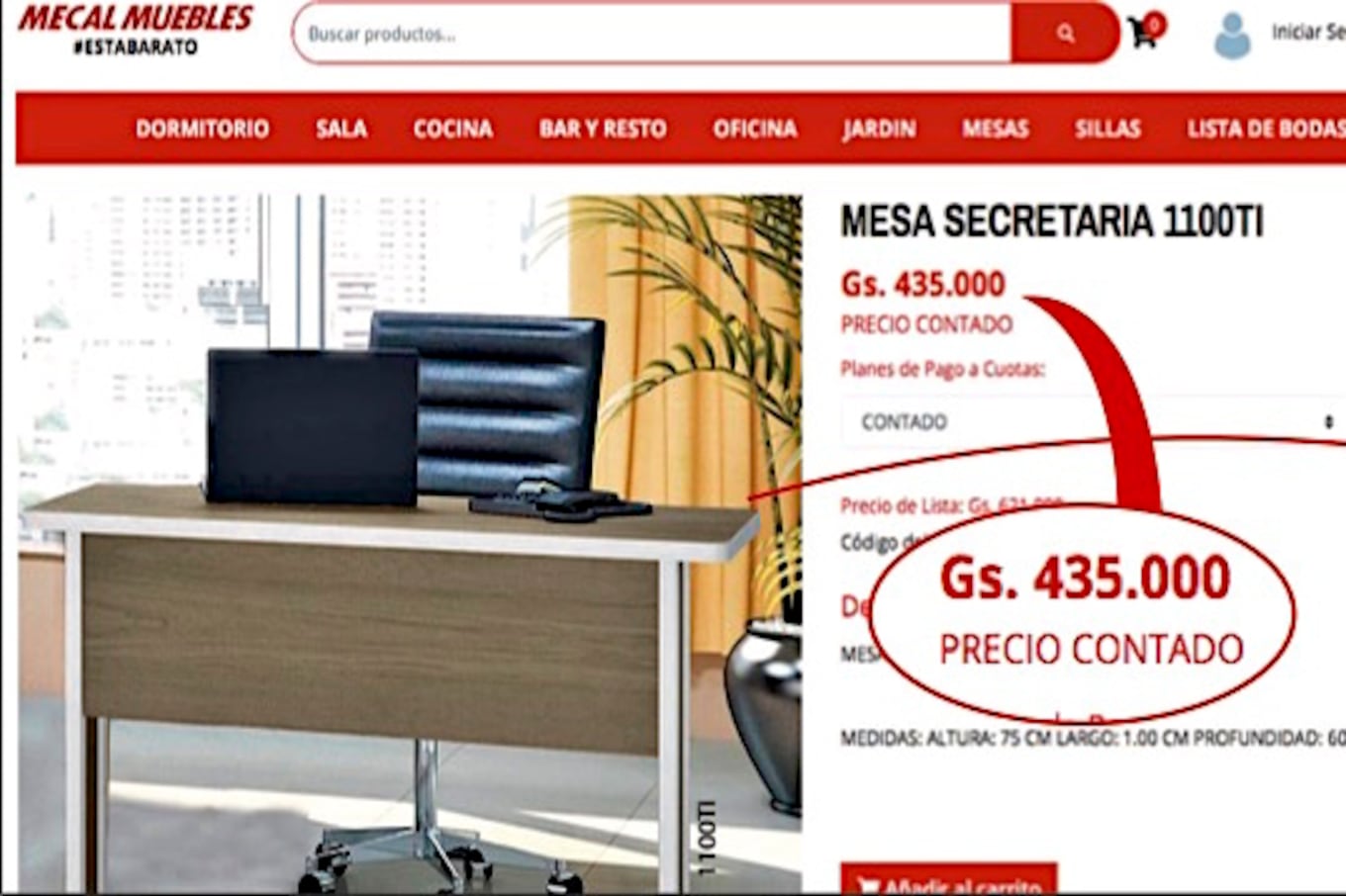 Interior de una de las comisarías móviles y los mismos muebles ofertados a precios muchos más baratos.