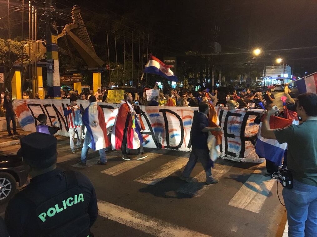 Ciudadanos se movilizaron en Luque durante 22 días pidiendo la renuncia de OGD. Foto: @970 AM