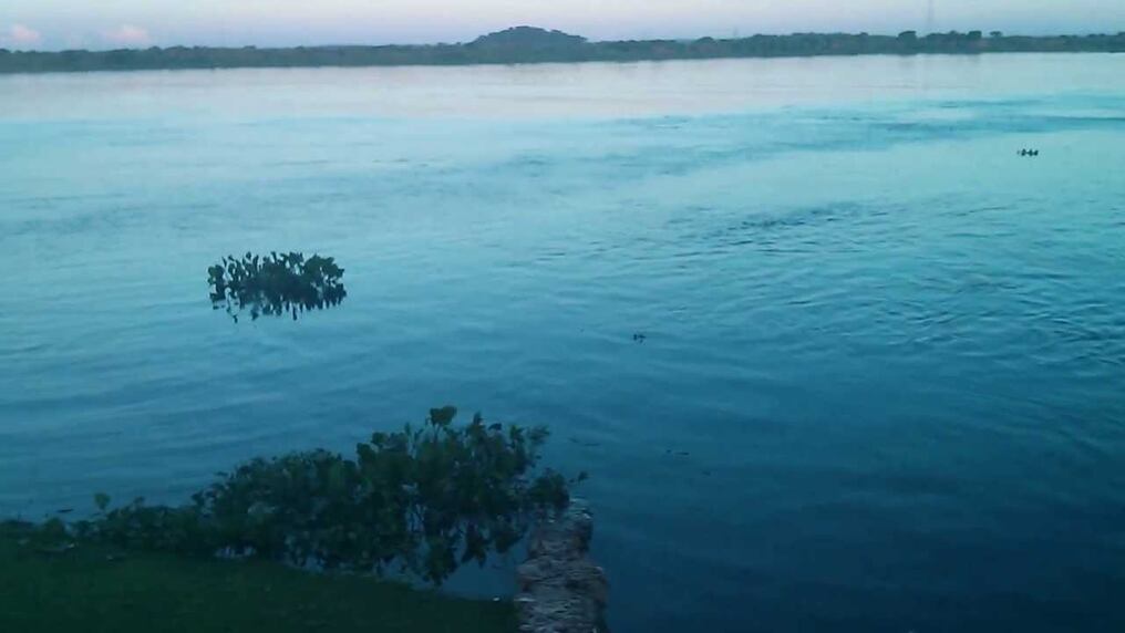 Aguas del río Paraguay en zona de Villa Hayes. Captura de imagen