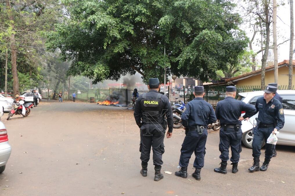 El masivo despido de agentes de tránsito genera una nueva crisis al interior de la institución municipal. Foto: Gustavo Galeano.