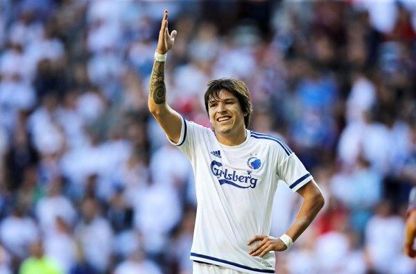 Federico Santander festejó el triunfo de su equipo en fase preliminar de la Champions.
