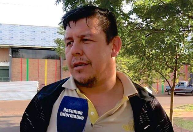 El taxista William Agüero, aplaudido en redes sociales por su honestidad. Foto: Resumen Informativo, Facebook.