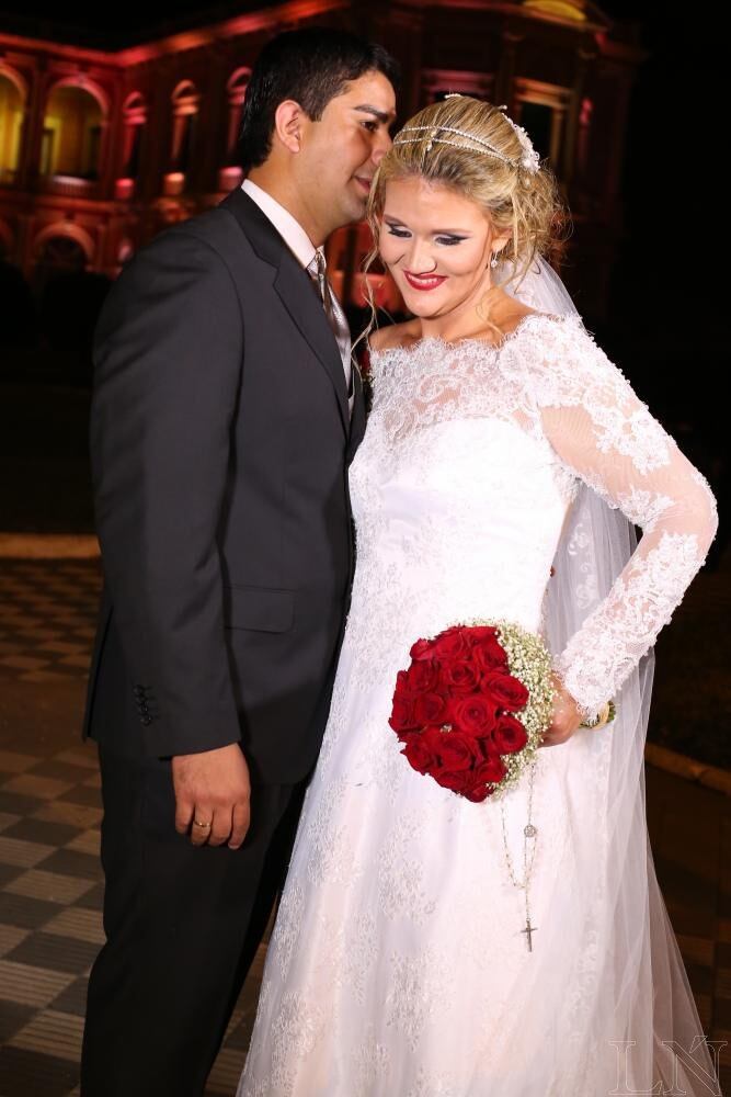 Romántica postal de los novios, Jorge René Fretes Recalde y Andrea Patricia Saccomani Maidana.