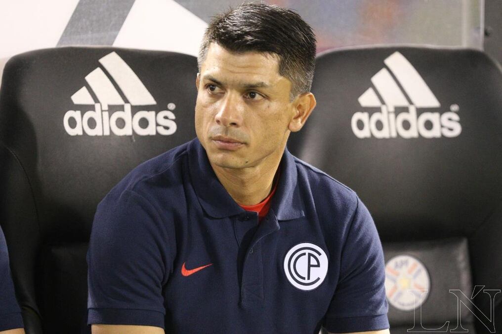 El entrenador de Cerro Porteño no se olvida de las negativas de Luis Leal. Foto: Aníbal Gauto.