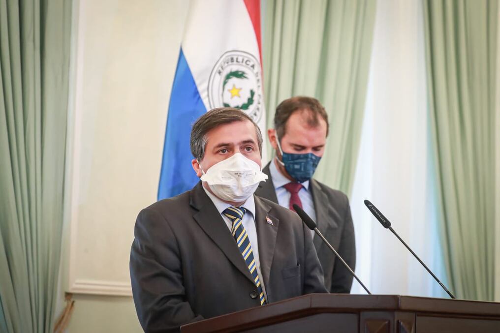 Las publicaciones se realizaron con una semana de atraso. El ministro René Fernández da su versión. Foto: Gentileza.